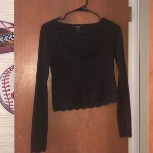 black, long sleeve cropped top